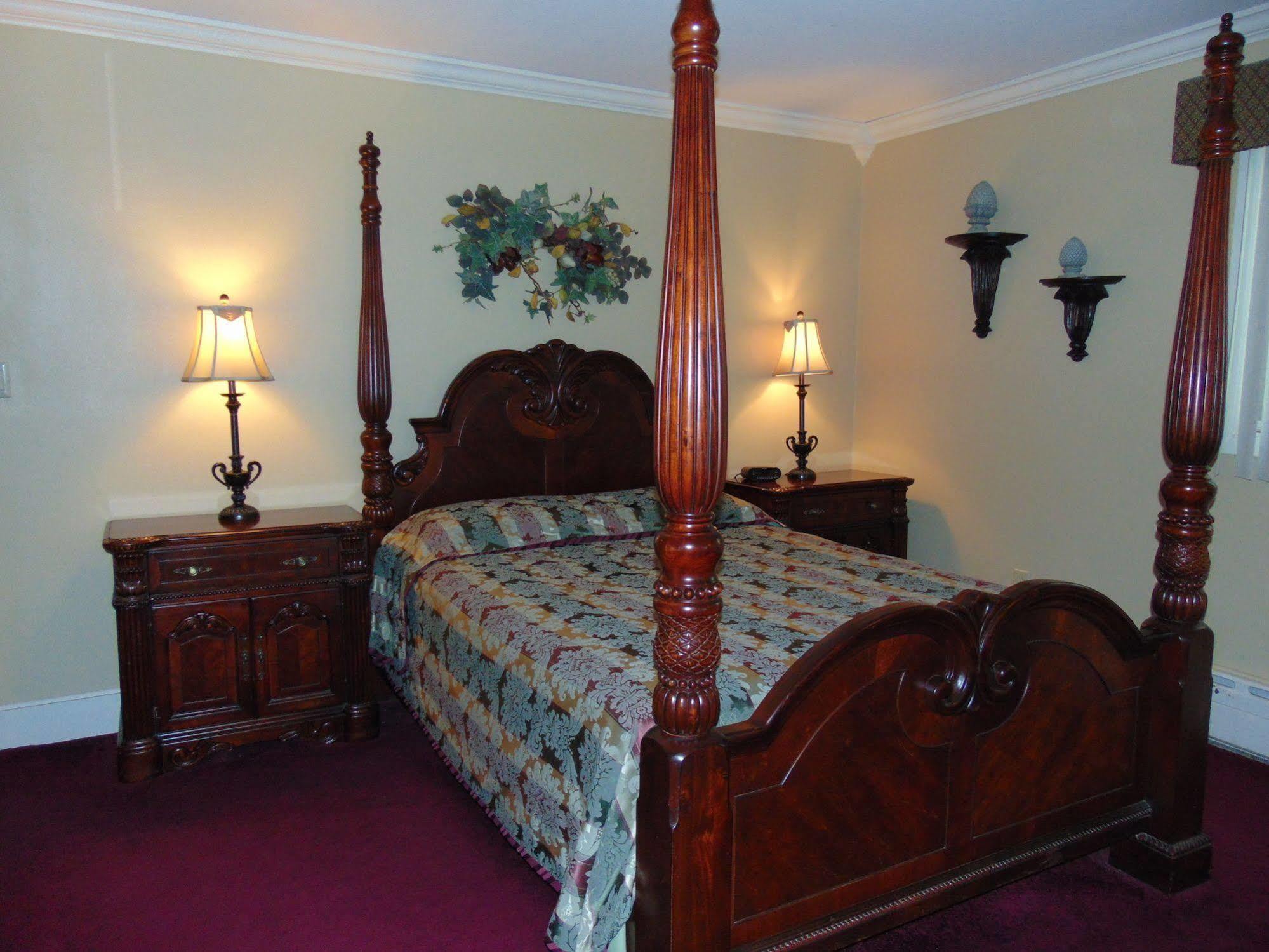 The Lodge Resort Hotel Forest City 외부 사진