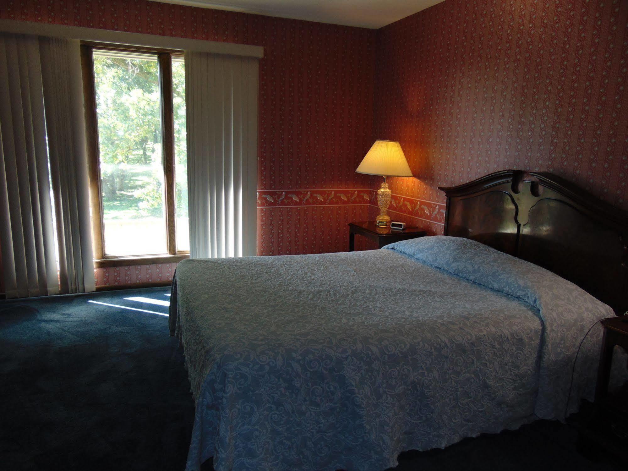 The Lodge Resort Hotel Forest City 외부 사진
