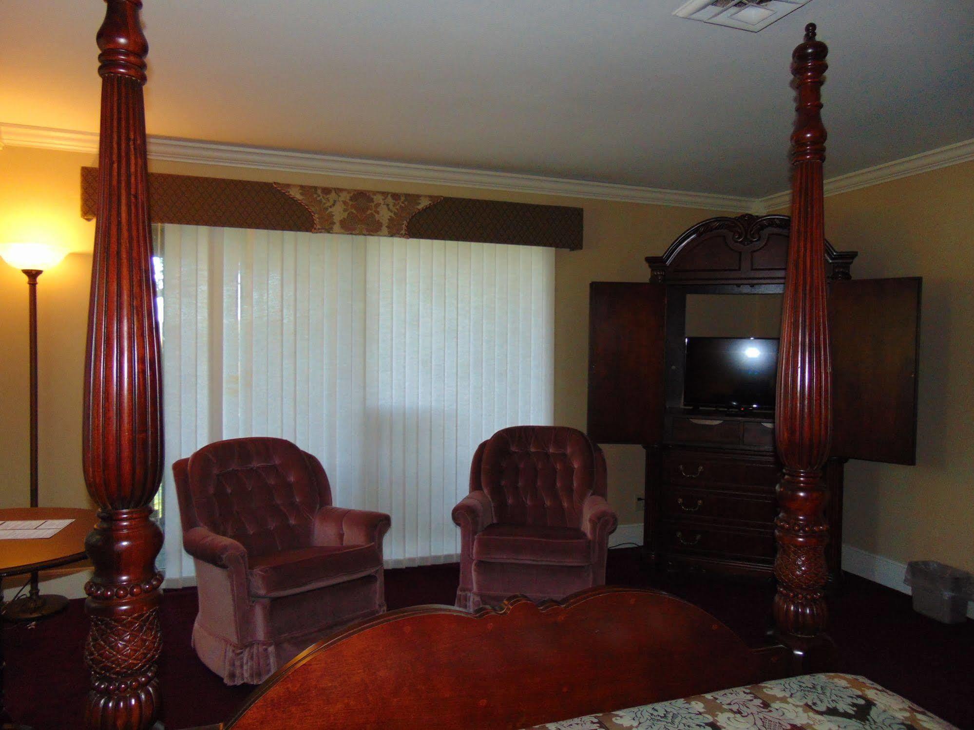 The Lodge Resort Hotel Forest City 외부 사진