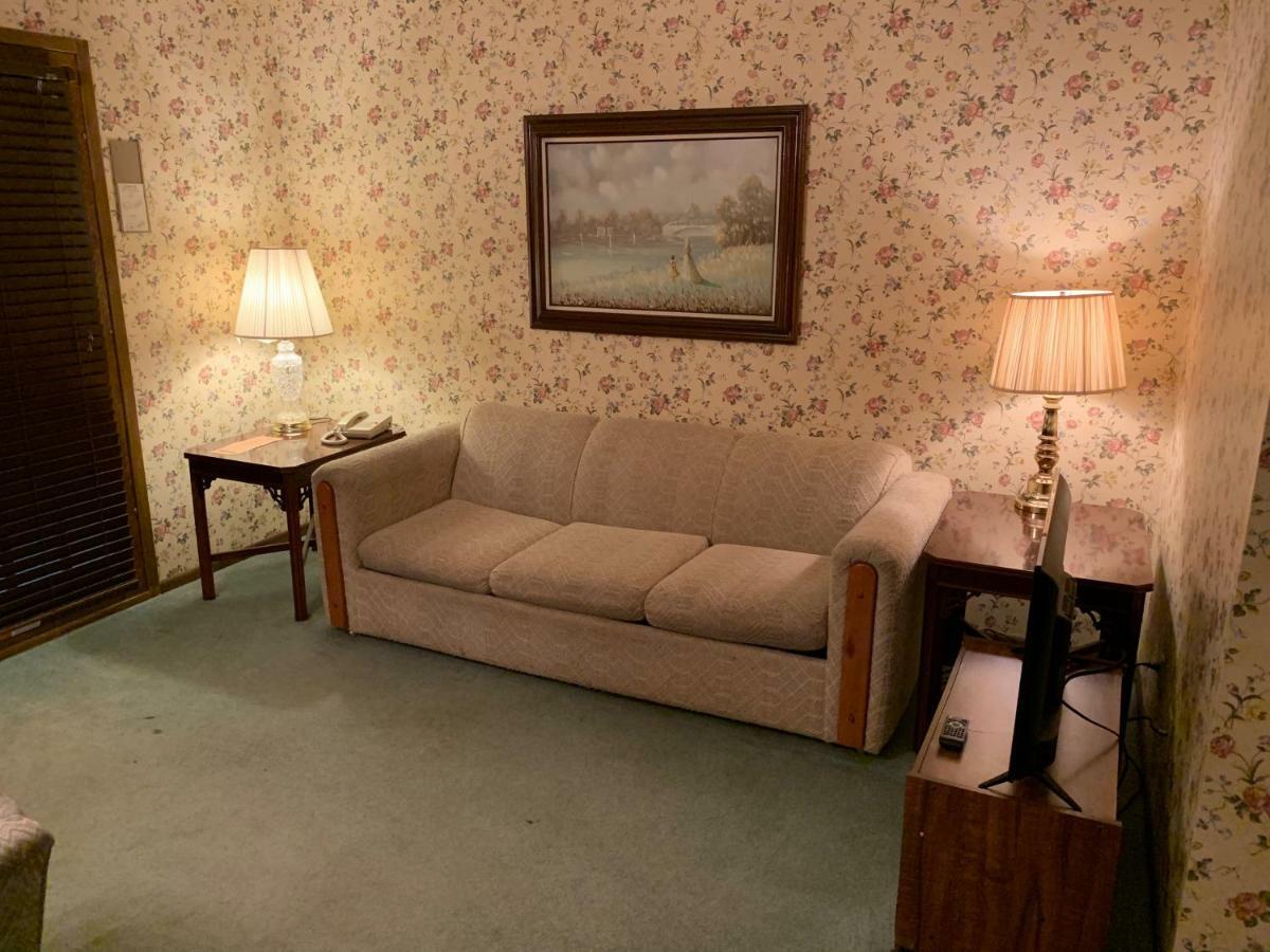 The Lodge Resort Hotel Forest City 외부 사진